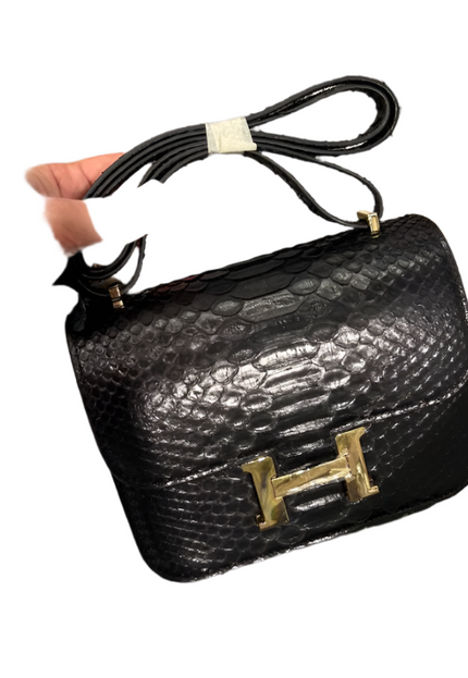 GORGEOUS LADIES HIGH QUALITY LEATHER HANDBAGS.