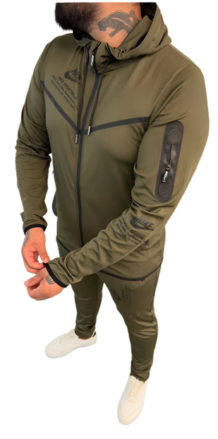 FABULOUSLY MADE NEW SEASON´S GUYS HOODED ACTIVEWEAR SUITS.