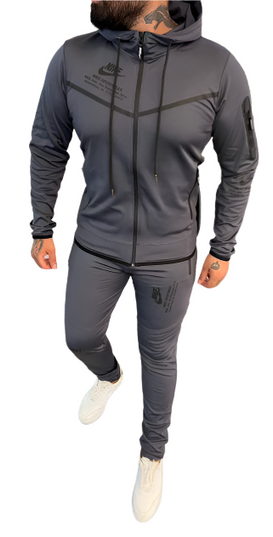 FABULOUSLY MADE NEW SEASON´S GUYS HOODED ACTIVEWEAR SUITS.