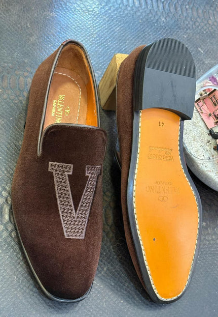 MEN'S V-LOGO SUEDE CORPORATE LOAFERS