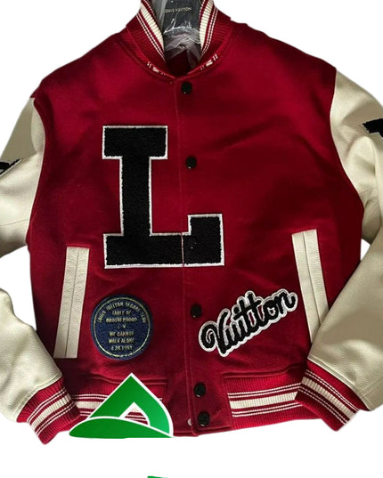 MEN'S VARSITY JACKET WITH A BOLD LETTER