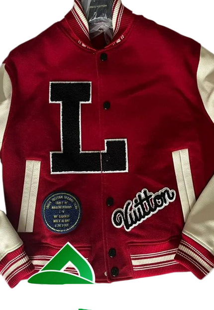 MEN'S VARSITY JACKET WITH A BOLD LETTER